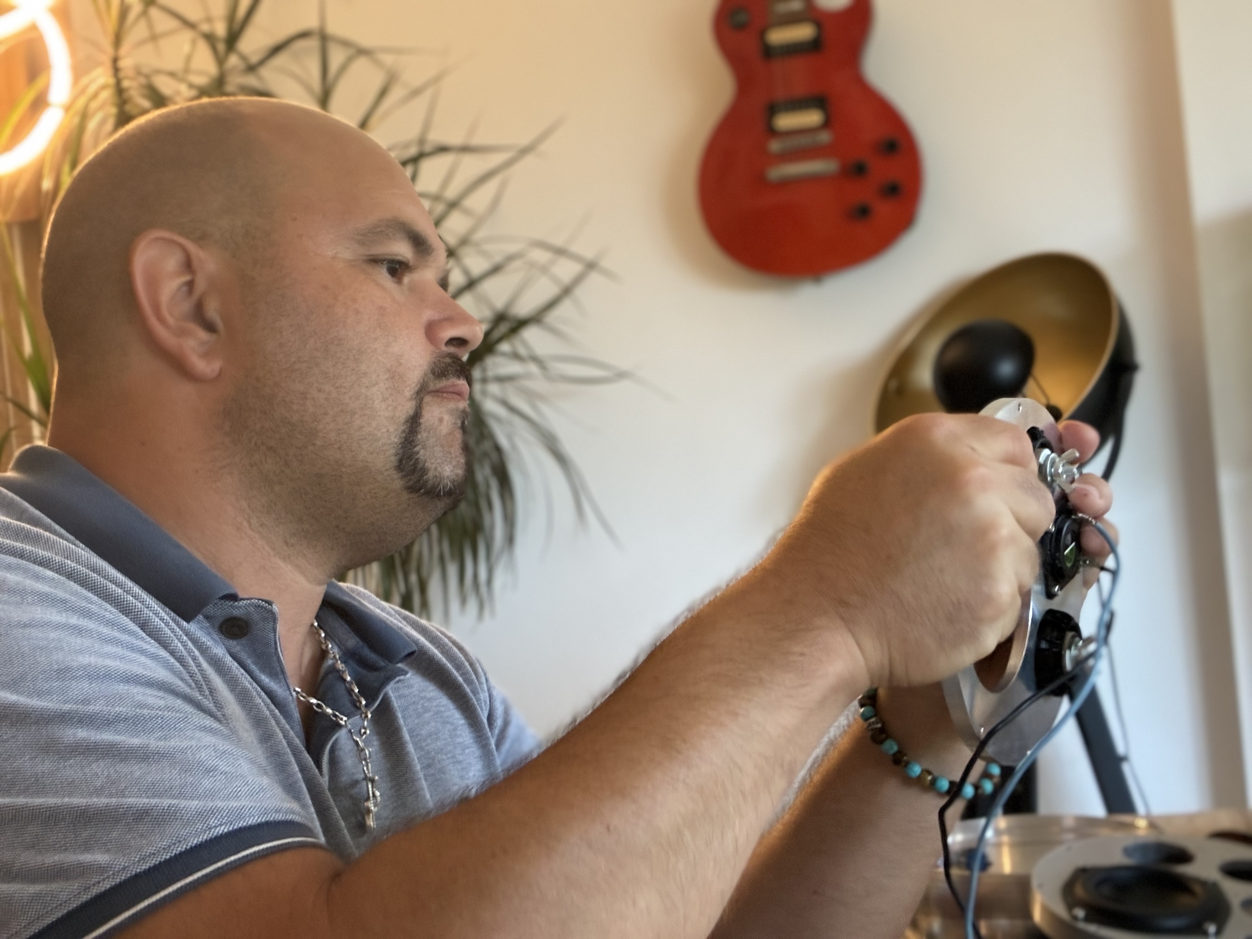 Le designer de Calypso travaillant sur la RST-100